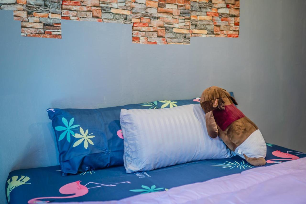 Menulis Coolly House Patong Bed & Breakfast Ngoại thất bức ảnh