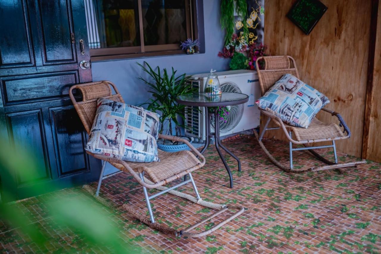 Menulis Coolly House Patong Bed & Breakfast Ngoại thất bức ảnh