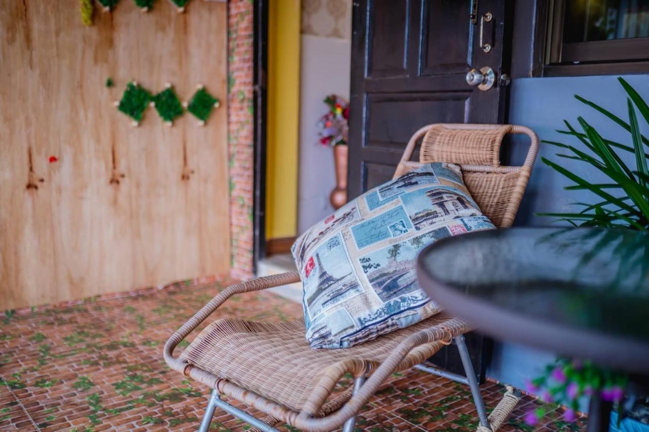 Menulis Coolly House Patong Bed & Breakfast Ngoại thất bức ảnh