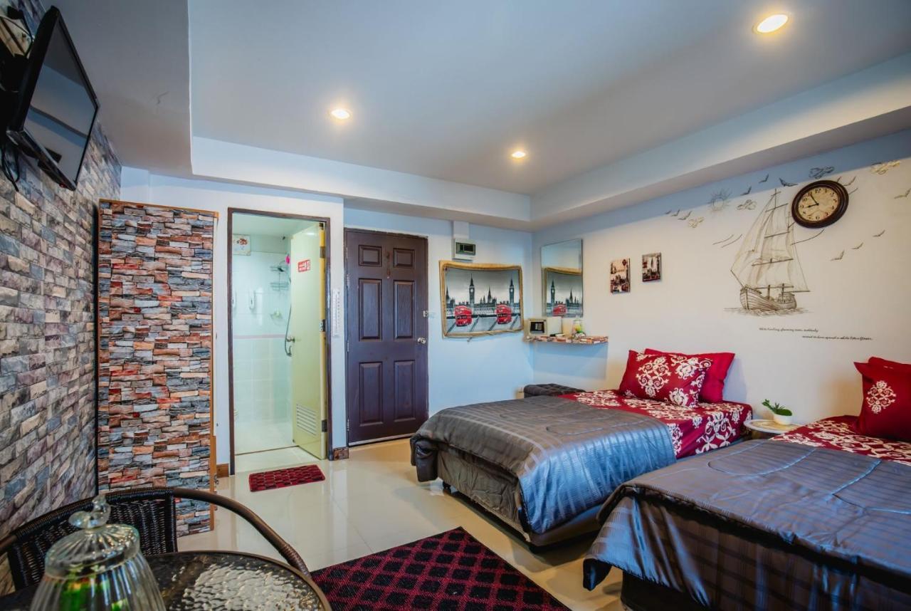 Menulis Coolly House Patong Bed & Breakfast Ngoại thất bức ảnh