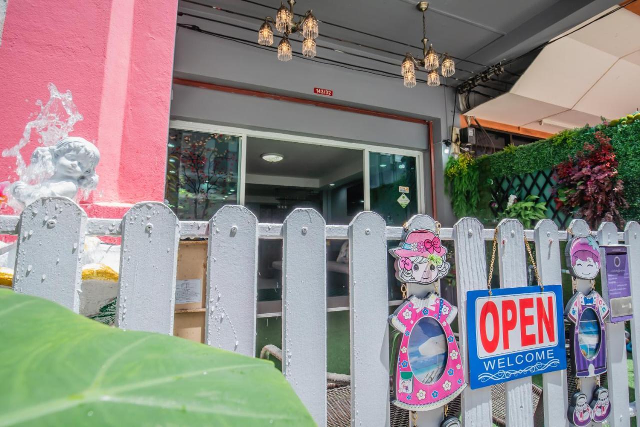 Menulis Coolly House Patong Bed & Breakfast Ngoại thất bức ảnh