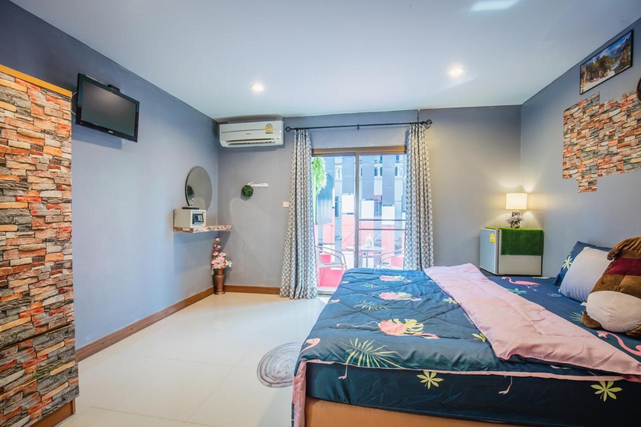 Menulis Coolly House Patong Bed & Breakfast Ngoại thất bức ảnh