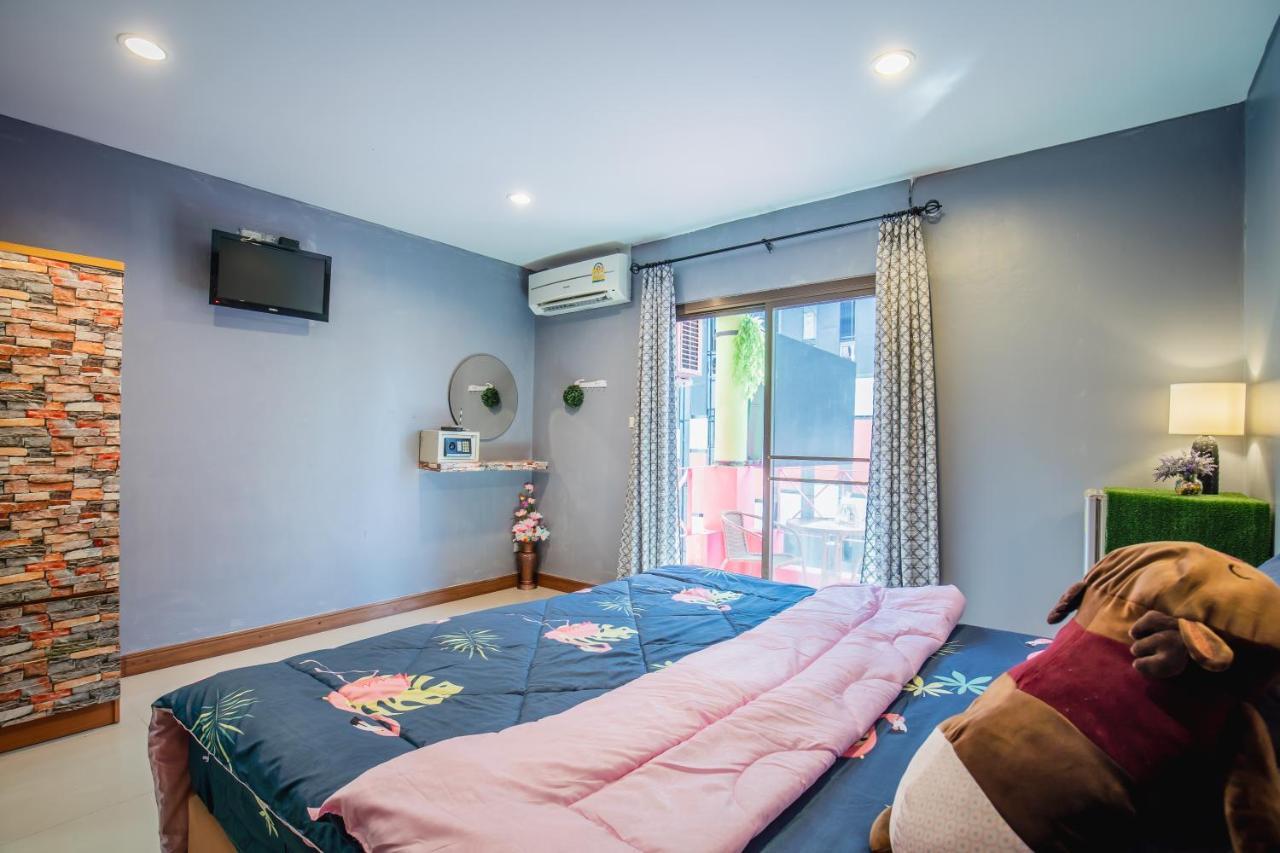 Menulis Coolly House Patong Bed & Breakfast Ngoại thất bức ảnh