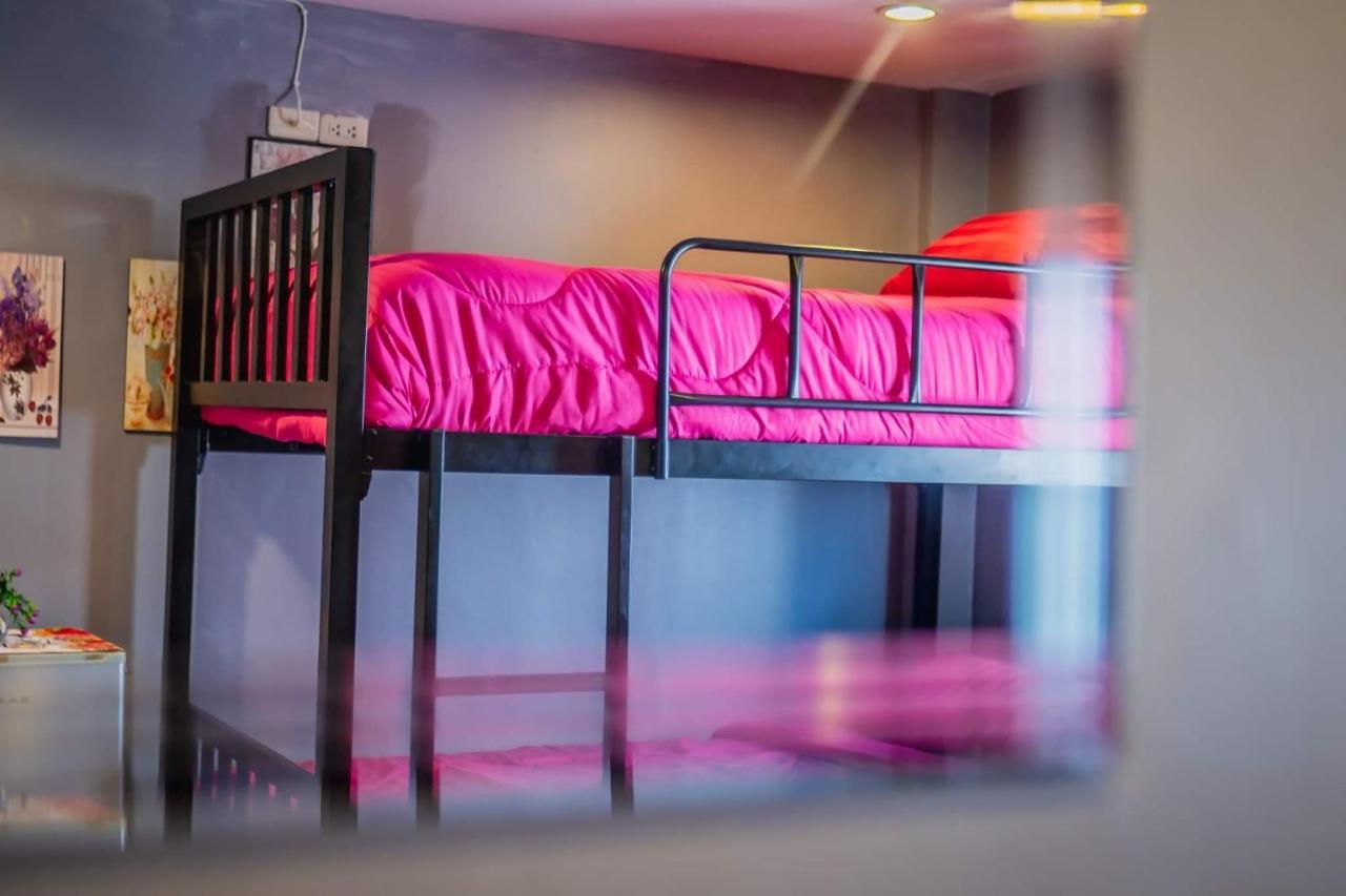 Menulis Coolly House Patong Bed & Breakfast Ngoại thất bức ảnh