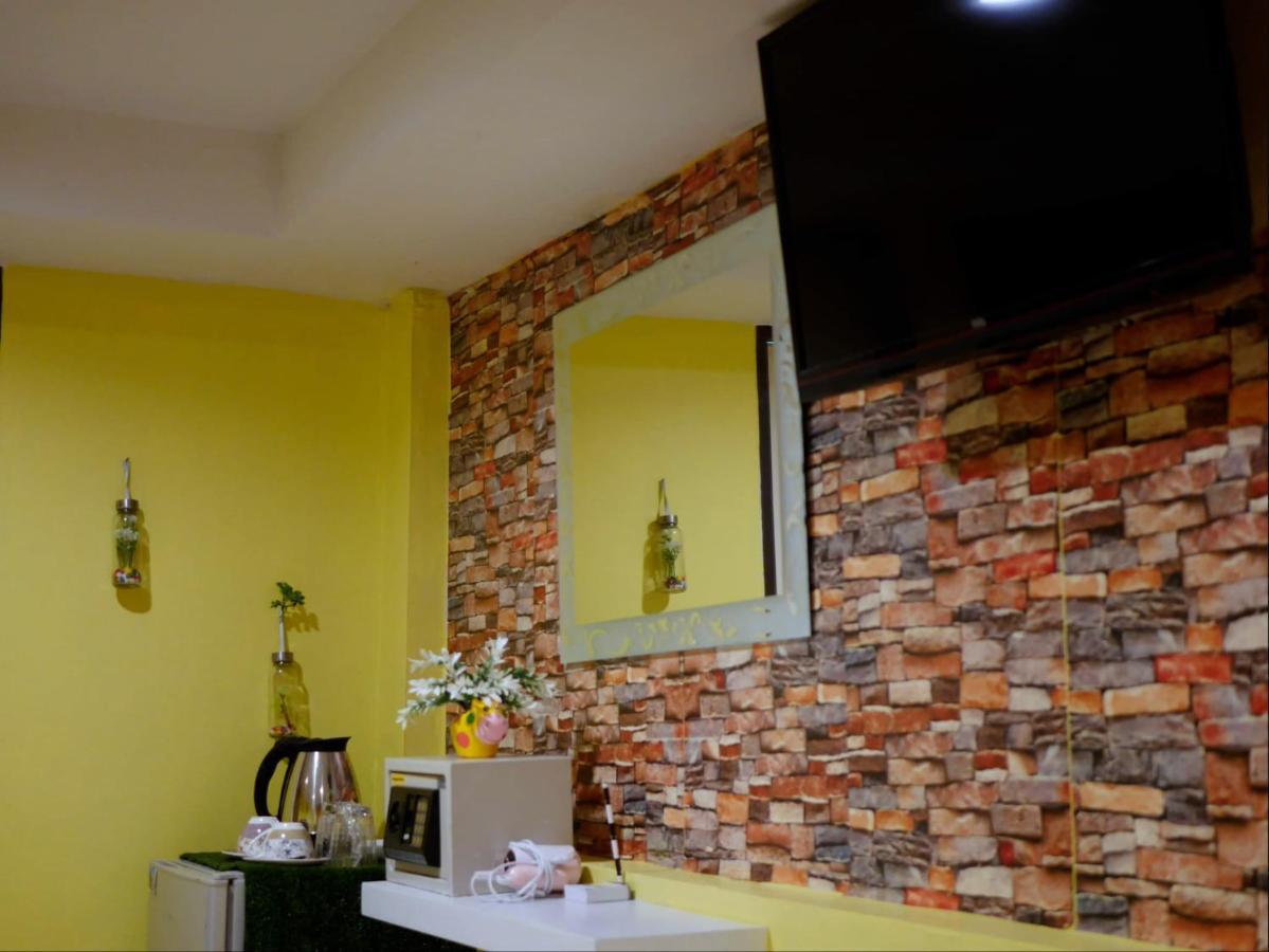 Menulis Coolly House Patong Bed & Breakfast Ngoại thất bức ảnh
